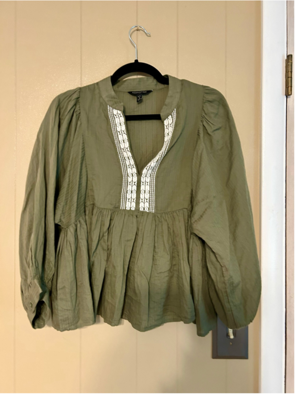 Women's Banana Republic Petite SP Blouse Green White Embroidered Peplum Top